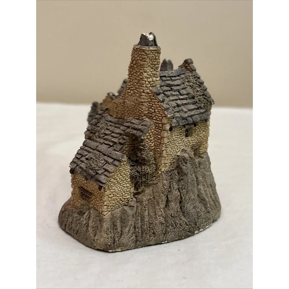 Vintage 1983 David Winter Cottages John Hine Fisherman's Wharf Figurine